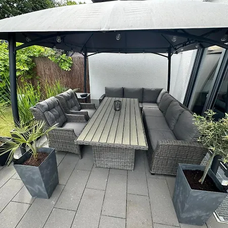 Modernes Haus Mit Garten Am Fusse Des Tetraeders 度假居 *