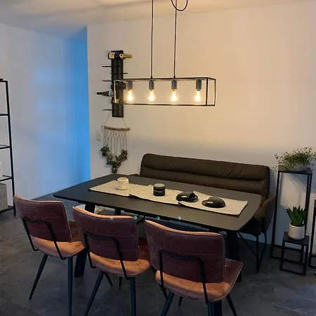 Modernes Haus Mit Garten Am Fusse Des Tetraeders Prázdninový dům *